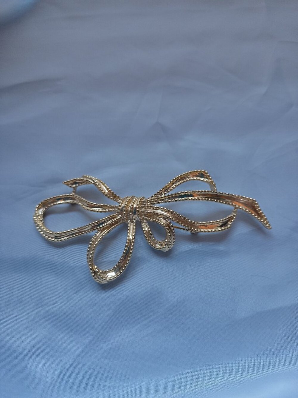 Trifari Ribbon in Motion Brooch - Picture 2 of 4